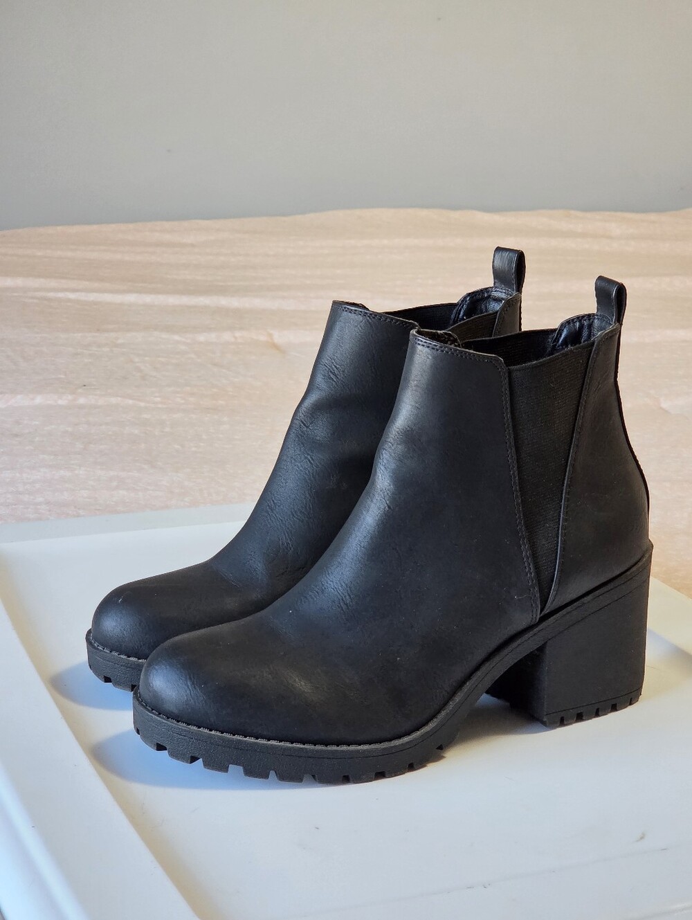Dirty Laundry Black Chunky Lug Sole Chelsea Platform Block Heel Ankle Boots Sz 8
